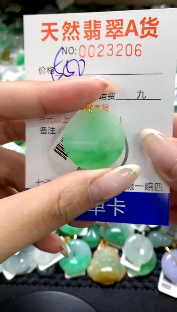 翡翠18K金镶嵌颈饰1
