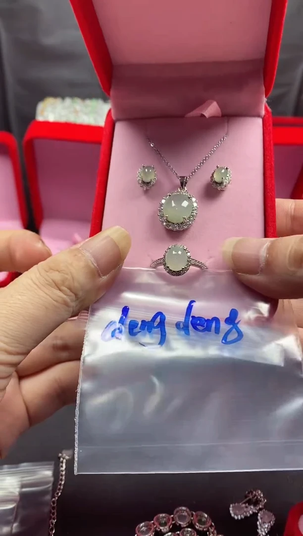 未镶嵌戒指翡翠d****g翡翠吊坠