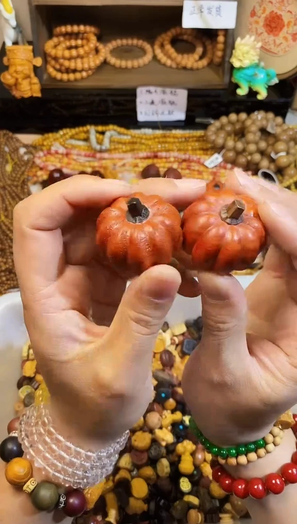 【闪购商品】非洲檀香把件红色南瓜