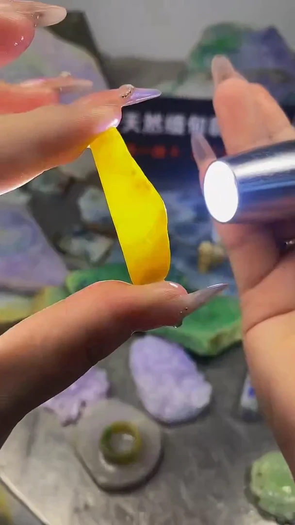 翡翠散珠未镶嵌玉上缘天然翡翠025