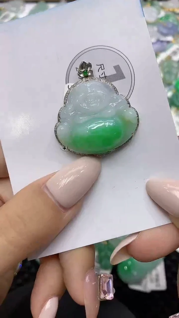 颈饰18K金镶嵌翡翠111111111111