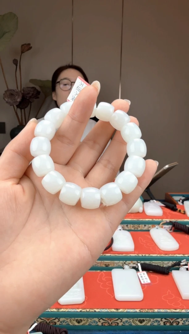 和田玉未镶嵌颈饰1