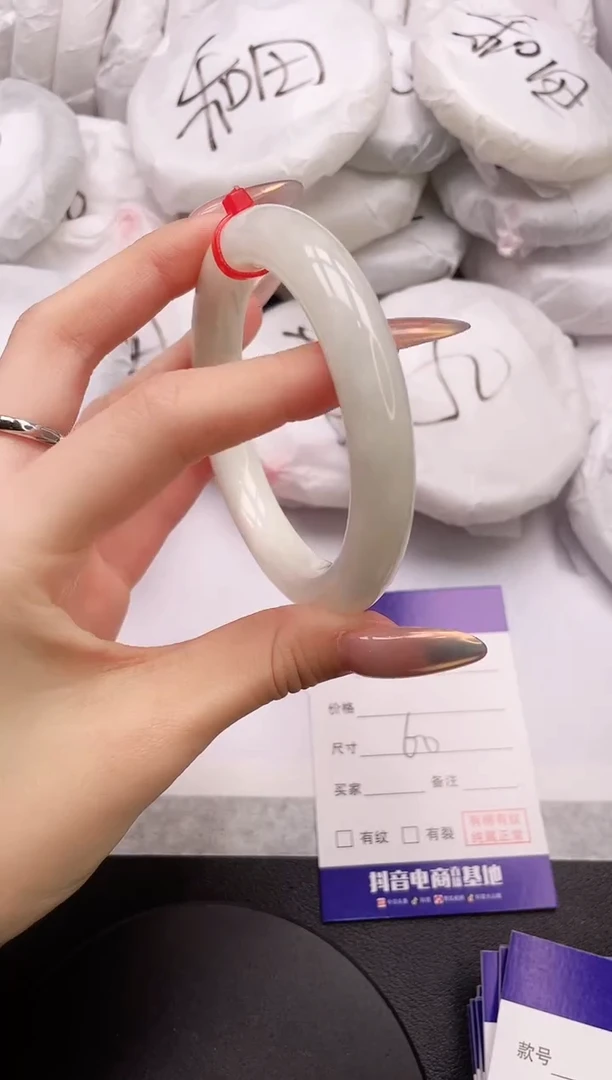 【闪购商品】和田玉手镯未镶嵌21K45-60