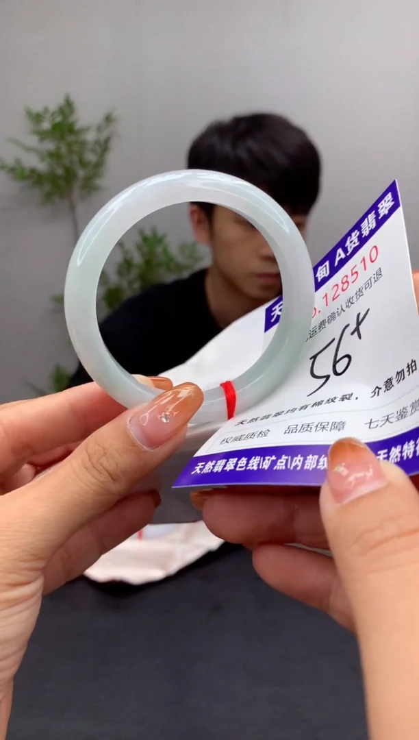 未镶嵌手镯翡翠有纹，完美者勿拍