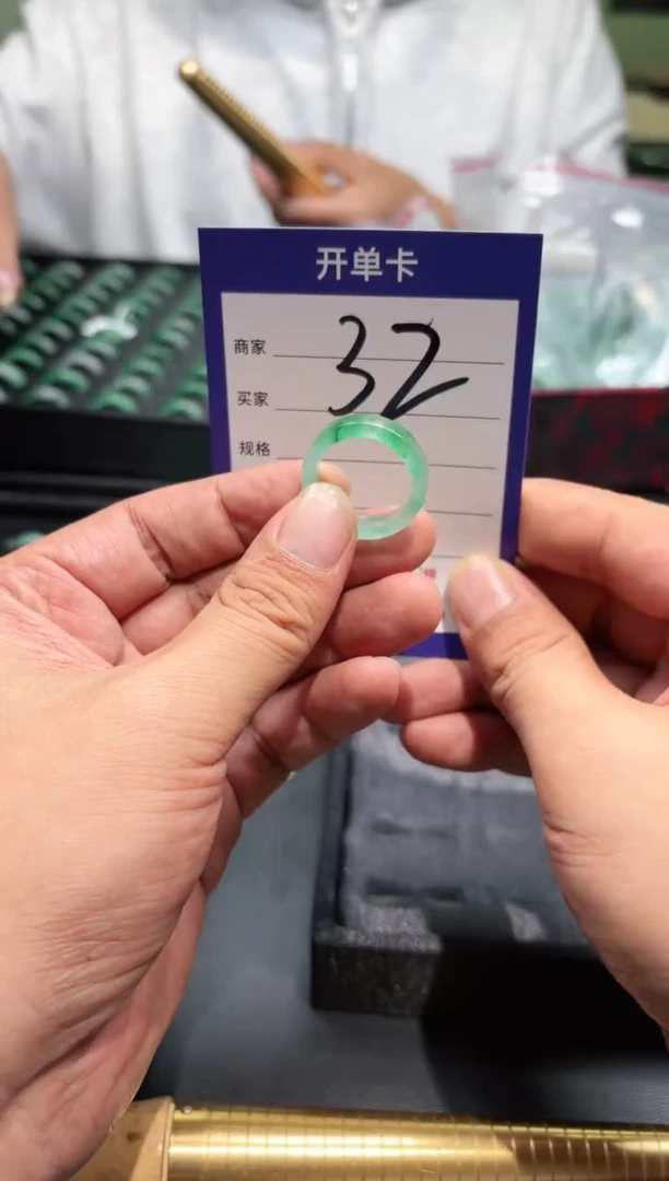 未镶嵌石英质玉戒指20