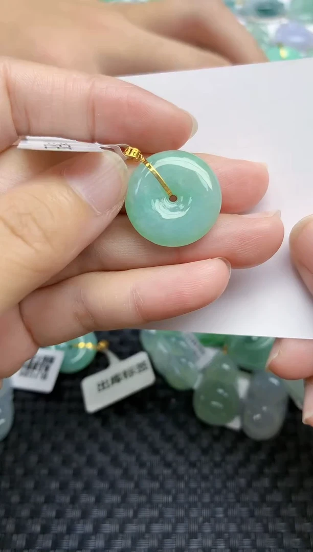 翡翠18K金镶嵌颈饰天然翡翠A货