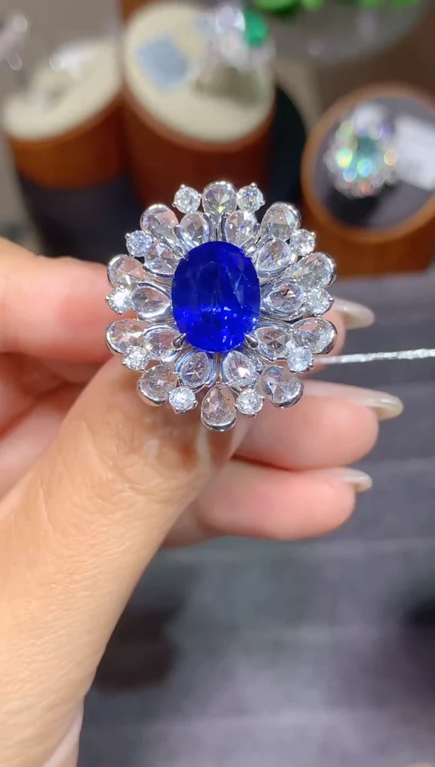蓝宝石戒指18K金镶嵌6.3CT