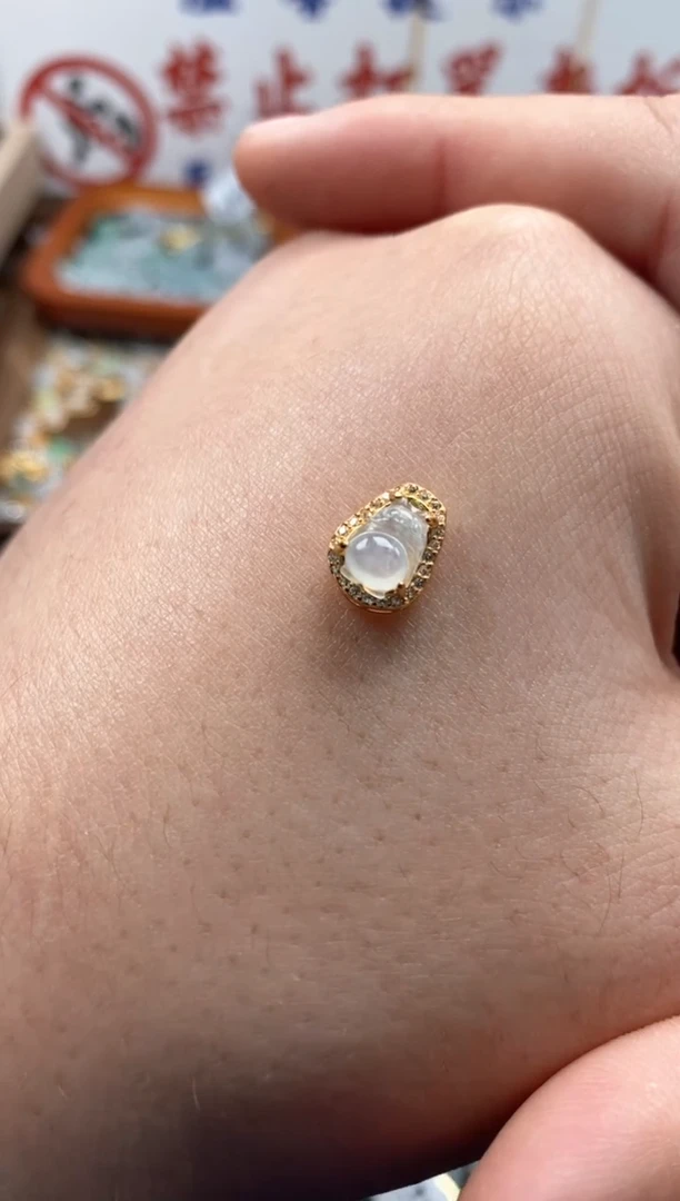 【闪购商品】翡翠颈饰未镶嵌哥哥