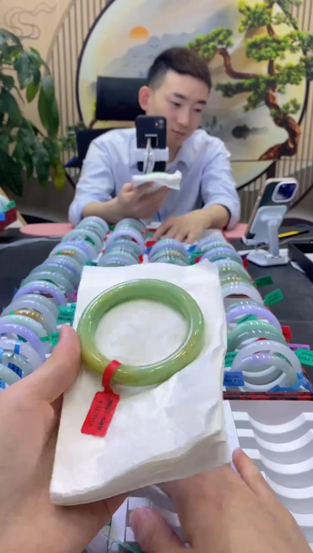翡翠手镯未镶嵌等**人000000000000