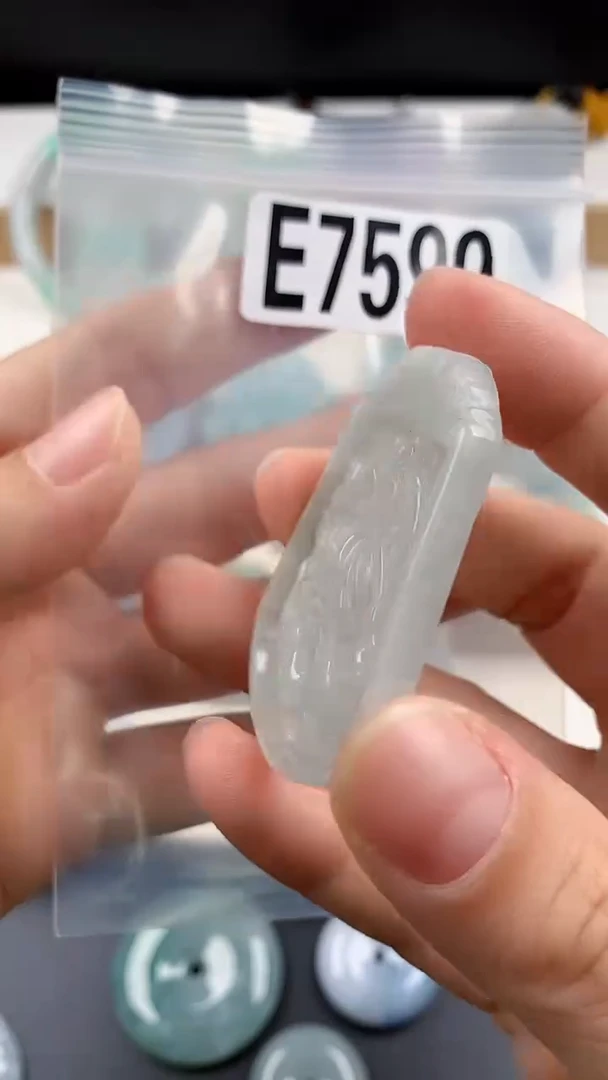 颈饰未镶嵌翡翠天然翡翠吊坠挂件