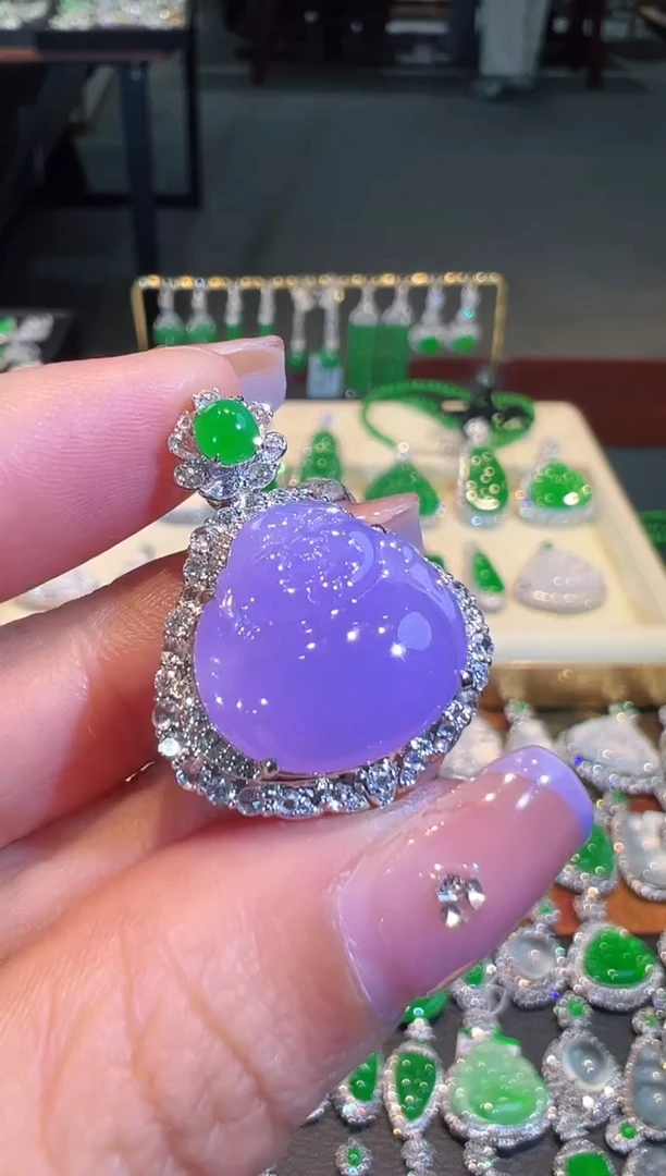 【闪购商品】翡翠吊坠(不含链)18K金镶嵌翡翠