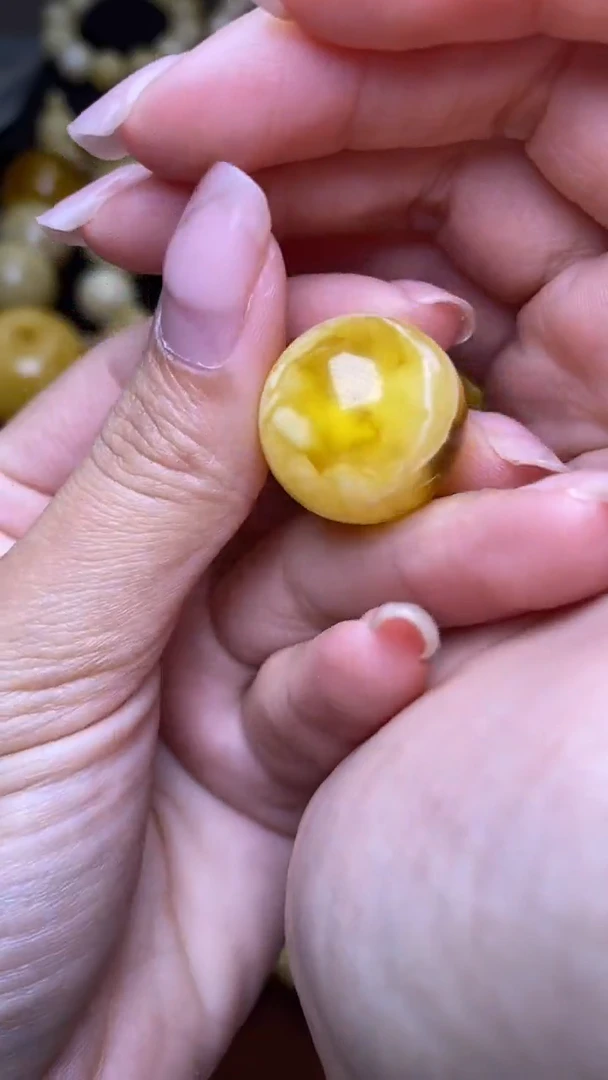 未镶嵌琥珀裸石葵. 43