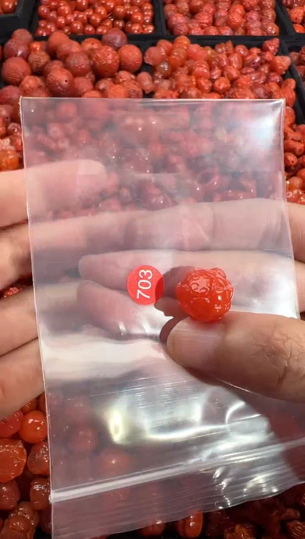 南红玛瑙未镶嵌颈饰1