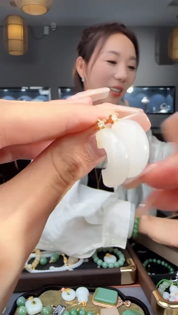 和田玉银S925镶嵌耳饰1