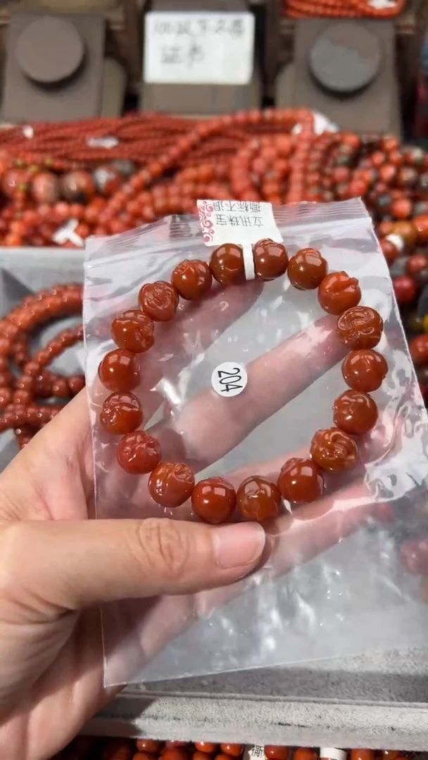 南红玛瑙手串未镶嵌?1