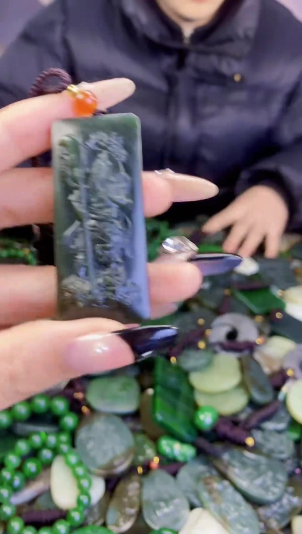 颈饰未镶嵌和田玉1