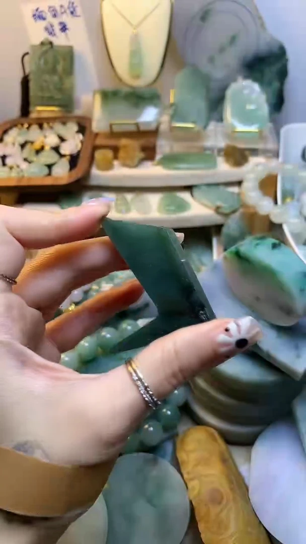 未镶嵌挂件翡翠缅甸A货翡翠,没有运费险,有纹有裂