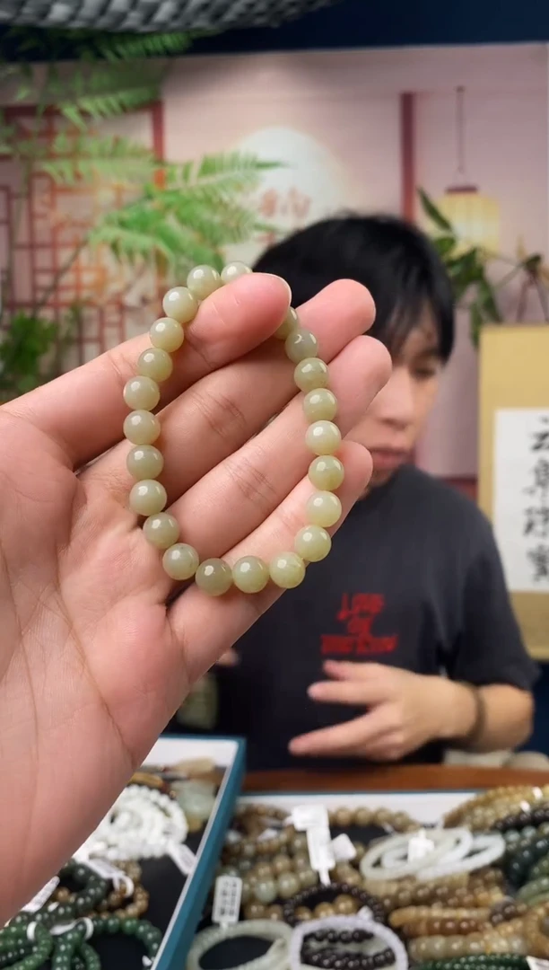 和田玉未镶嵌颈饰一物一拍