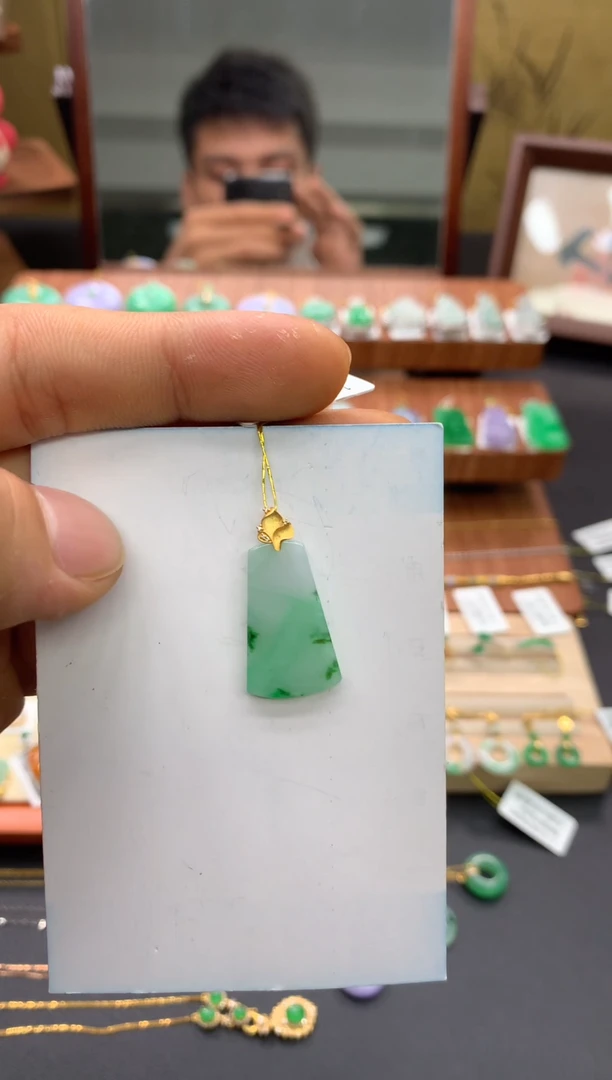 吊坠(不含链)18K金镶嵌翡翠无事牌