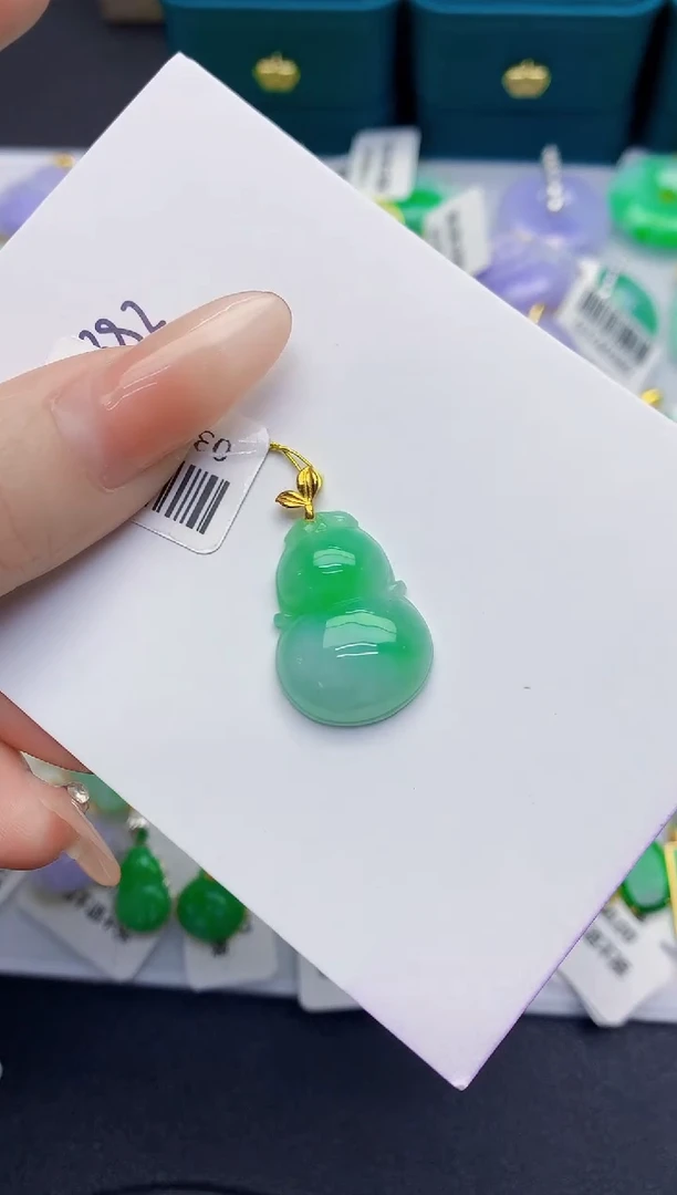 颈饰18K金镶嵌翡翠缅甸天然翡翠A货