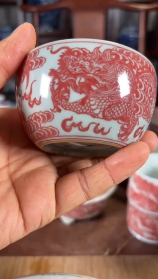 柴窑釉里红双龙纹杯杯