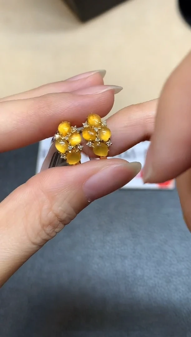 18K金镶嵌翡翠耳饰【无鉴赏期】蛋面【无服务费