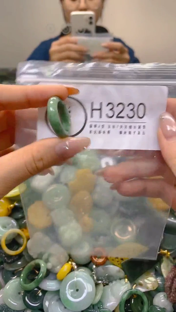 翡翠未镶嵌颈饰18/H/翡翠A货,1件也是批发价