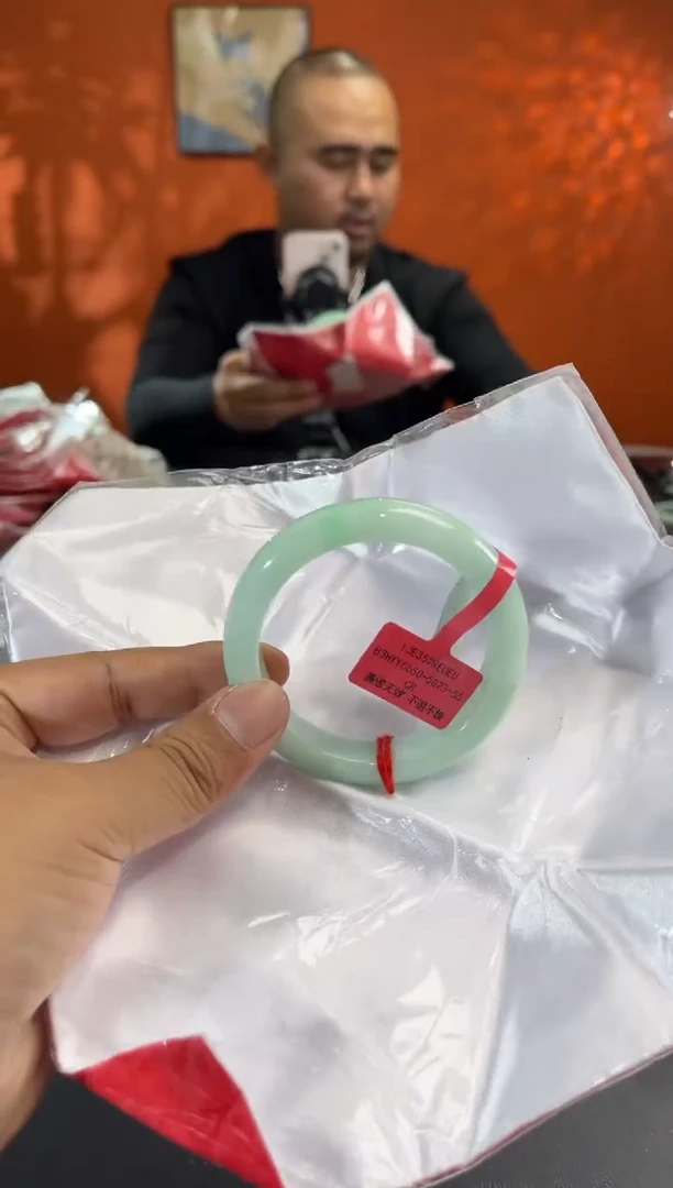 未镶嵌手镯翡翠4