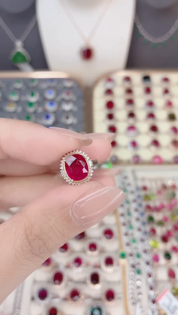 18K金镶嵌碧玺戒指碧玺.