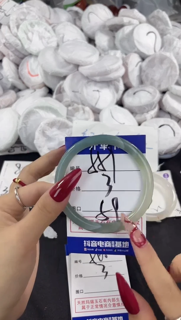 玛瑙/玉髓手镯未镶嵌 559