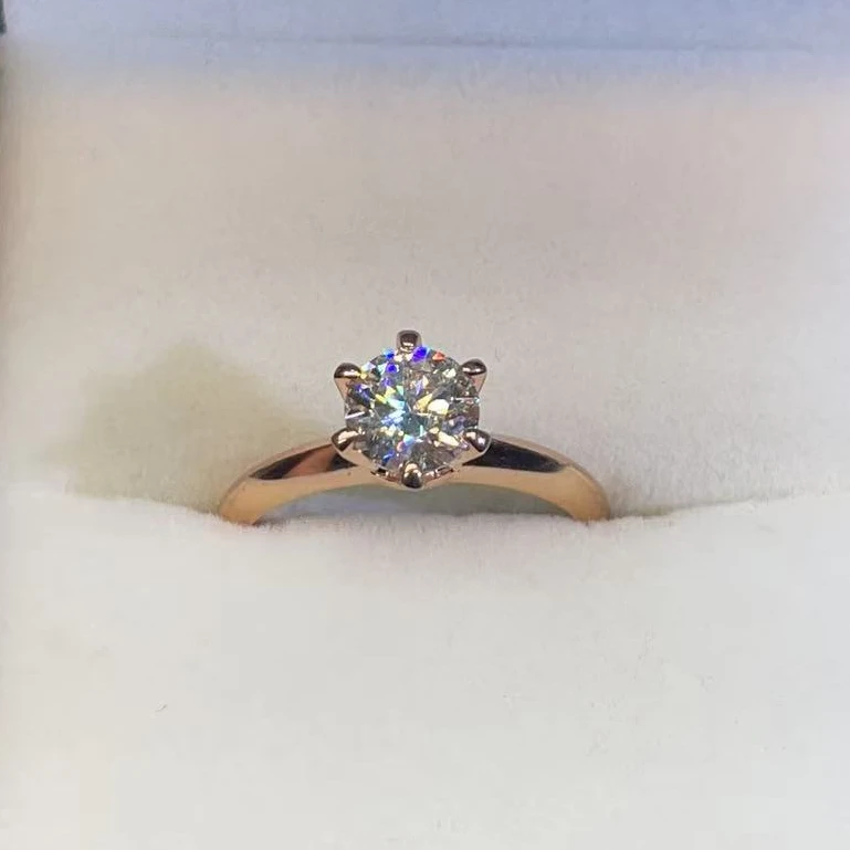 【Vivia】甄选 K枚T六爪戒指1.0CT