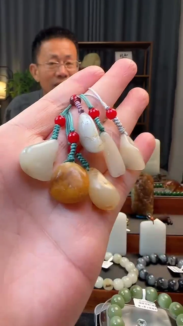 吊坠(不含链)未镶嵌和田玉挂件多样性发货，拍一发一
