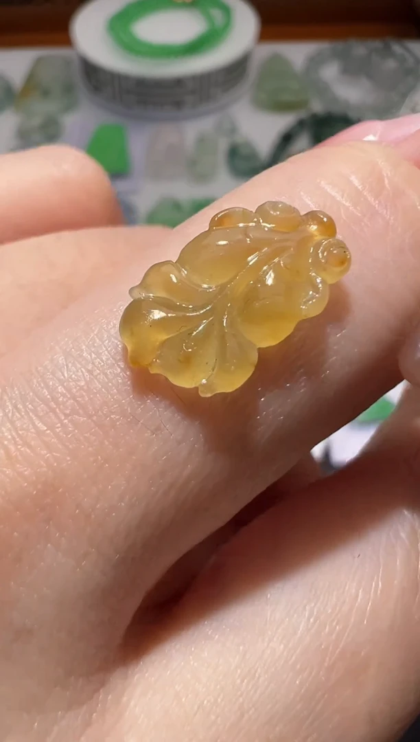 定制翡翠未镶嵌金鱼