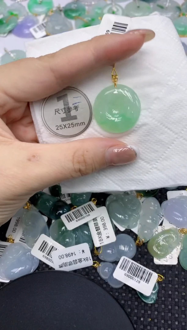 颈饰18K金镶嵌翡翠111111111