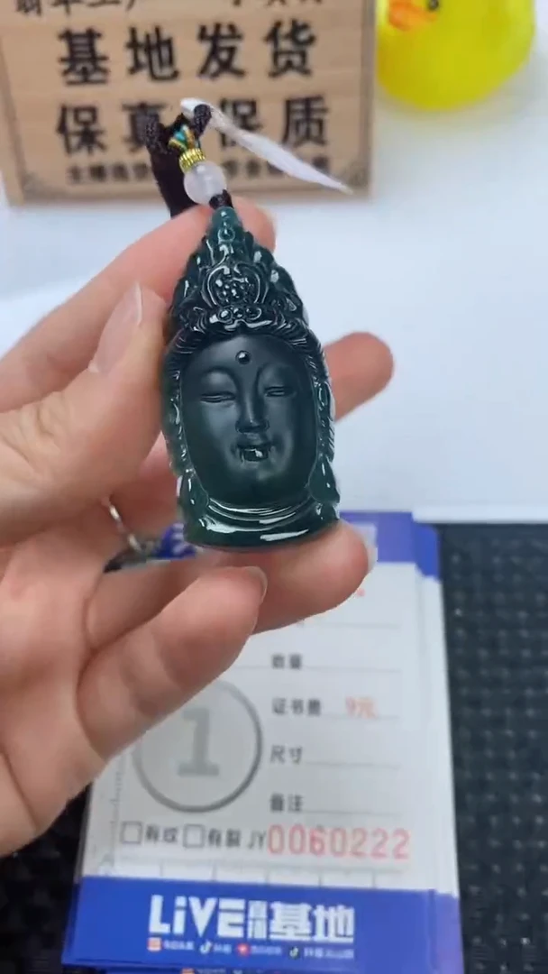 翡翠未镶嵌颈饰