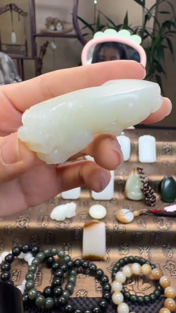 颈饰未镶嵌和田玉白玉貔貅