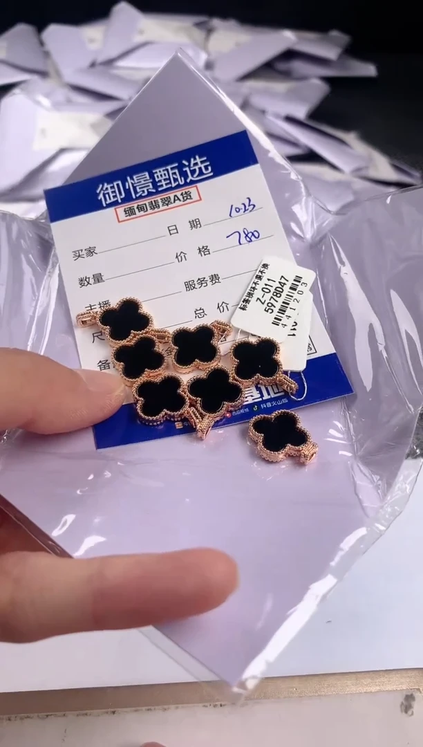 颈饰18K金镶嵌翡翠多样性发其一件38