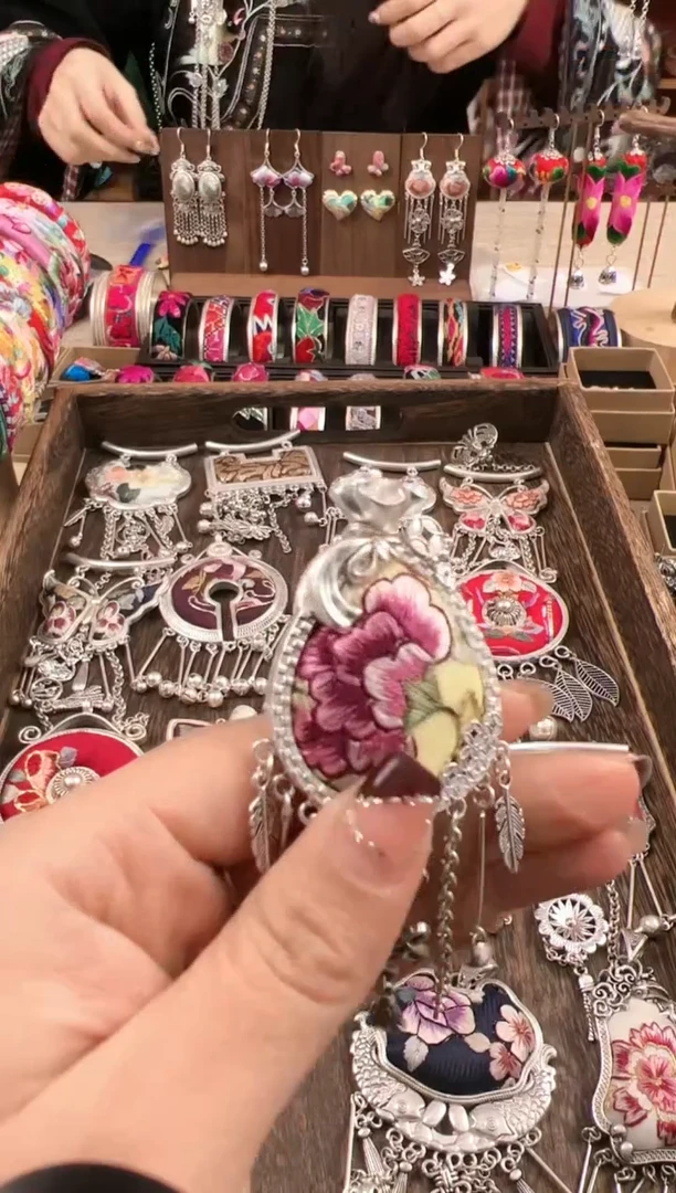 【闪购商品】织绣民族风老绣饰品348