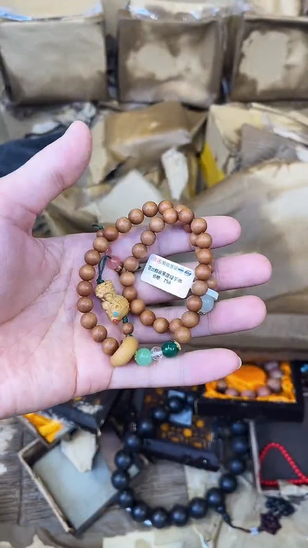 非洲檀香无事牌直播间随机手串一串