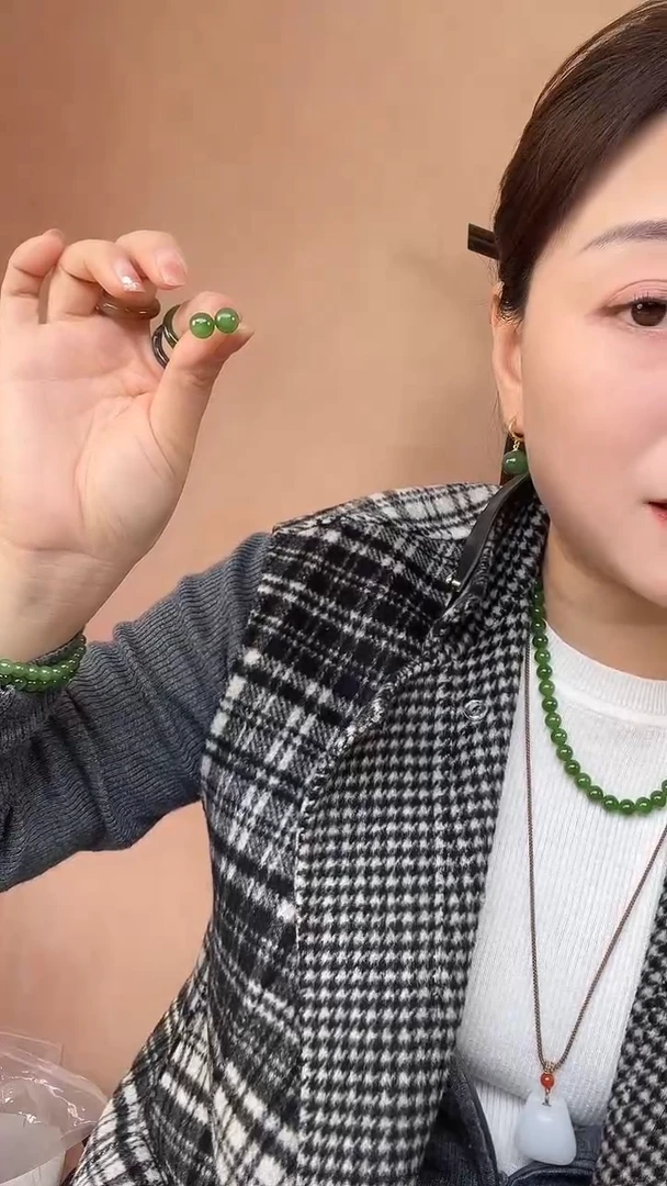 未镶嵌和田玉耳饰和田玉