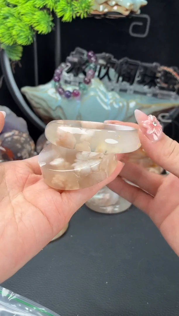 石英质玉手镯（圆镯）未镶嵌56
