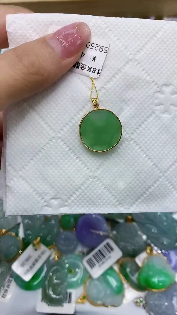 翡翠18K金镶嵌颈饰111111111111