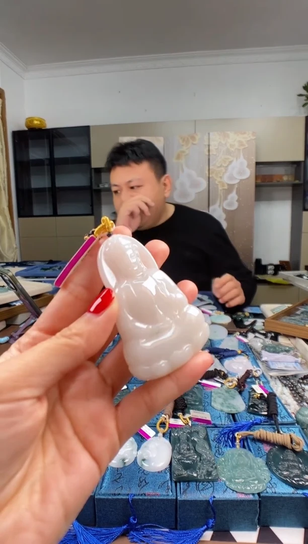 颈饰未镶嵌翡翠 多样性发其一