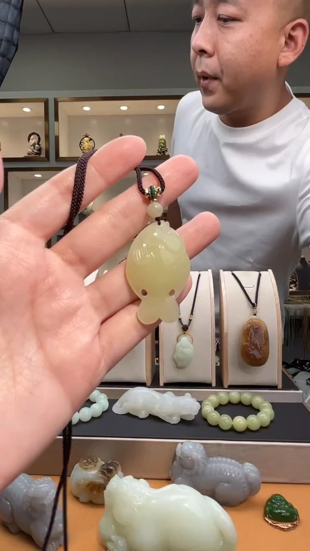 颈饰未镶嵌和田玉苏