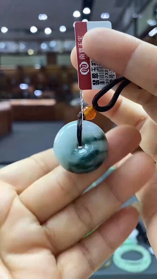 颈饰未镶嵌翡翠平安扣