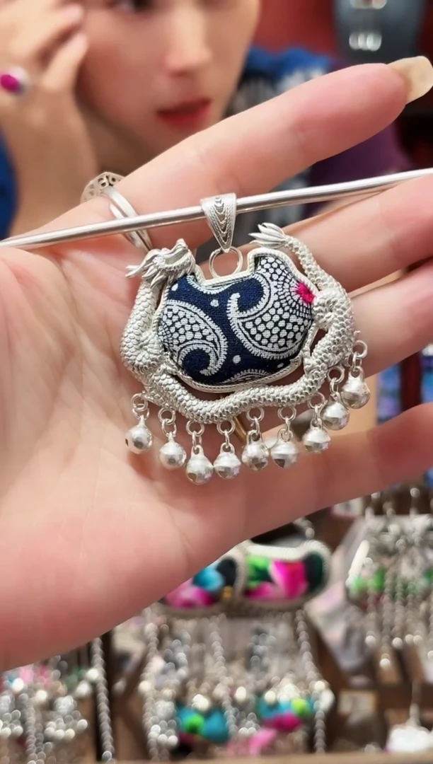 织绣小***?云织谣民族风精美饰品123