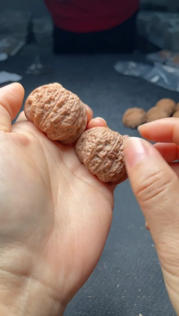 把件文玩核桃w295   血麒麟  39尺