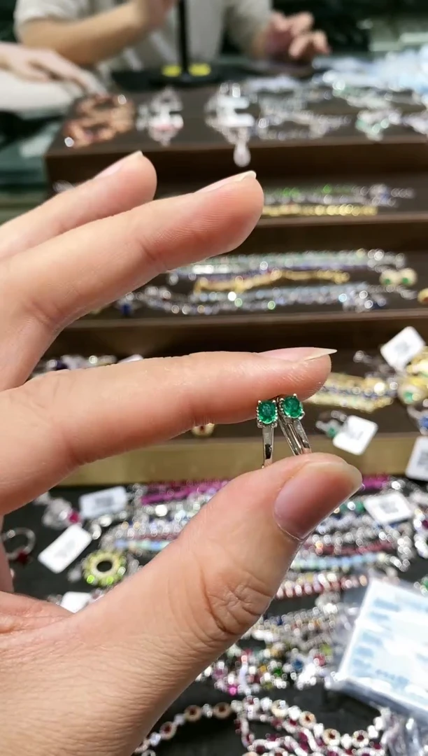 【闪购商品】祖母绿耳饰银S925镶嵌耳钉