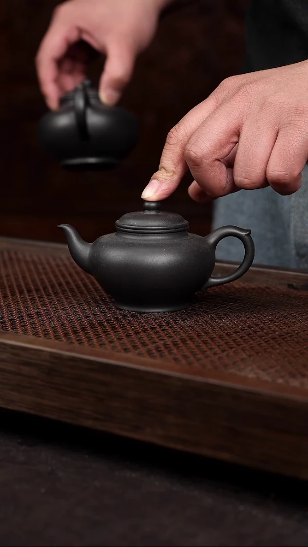 【闪购商品】紫砂茶壶黑料笑樱{小}