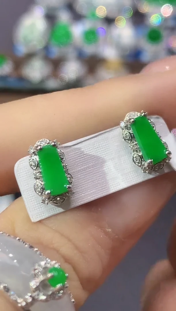 18K金镶嵌翡翠耳饰A27多样性发一件